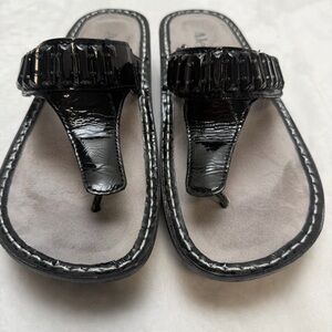 Alegria PG Lite Sandals Womens 38 (7-7.5)Carina Thong Wedge Black Beaded Comfort